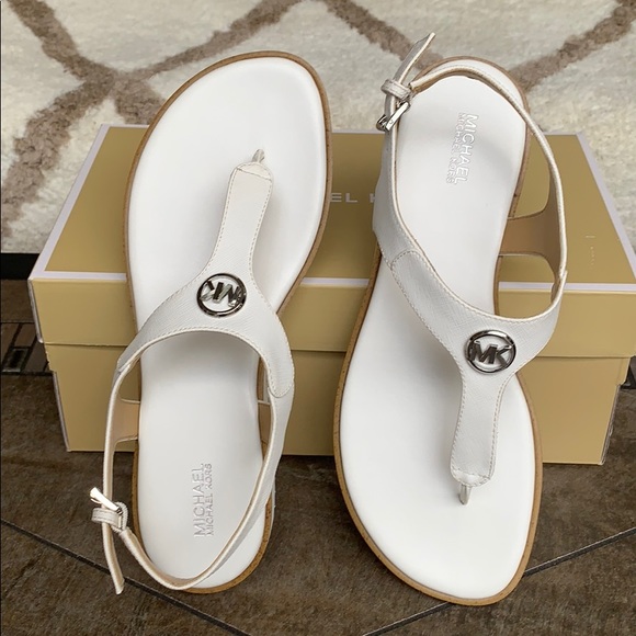 MICHAEL KORS JUDY THONG SAFFIANO PVC OPTIC WHITE - Picture 10 of 16